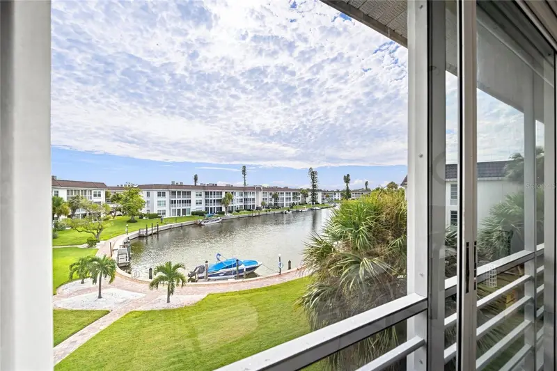 4370 Chatham Dr #304, FL