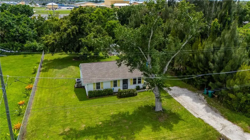 809 Burland St, FL