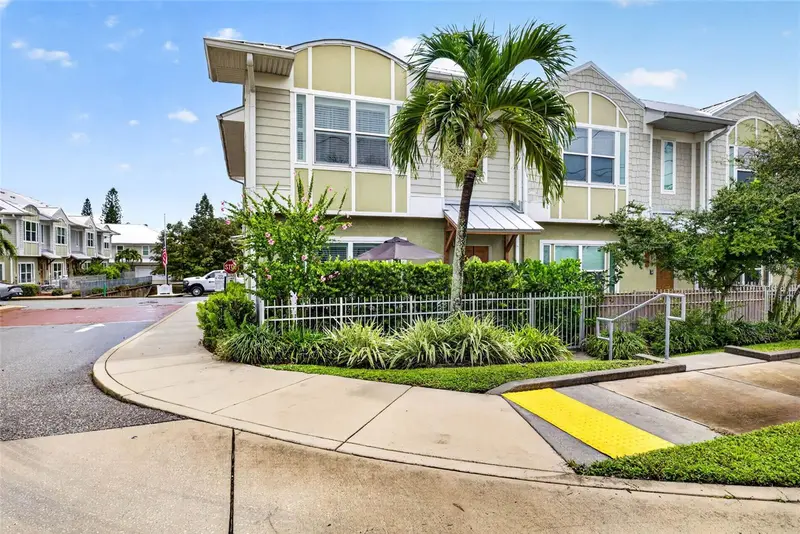 119 N Betty Ln, FL