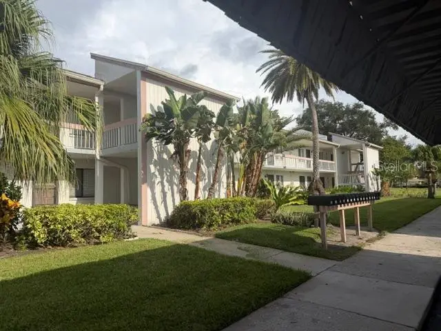 105 Lakeview Way #105, FL