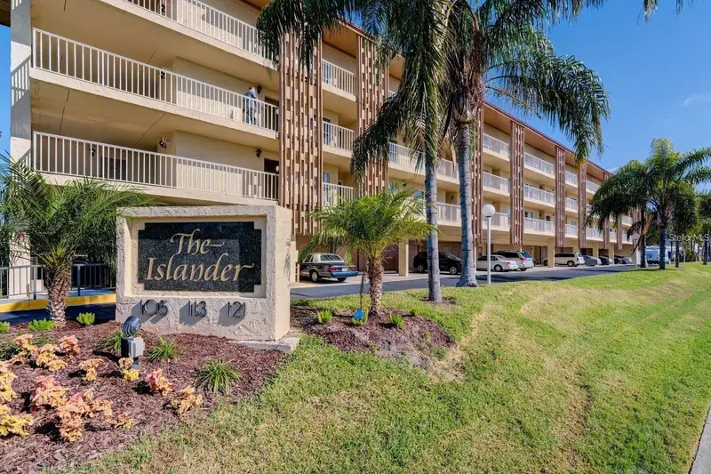 105 Island Way #138, FL