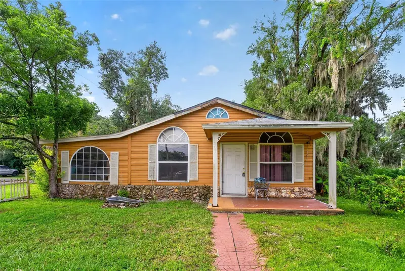 1301 W 11th St, FL