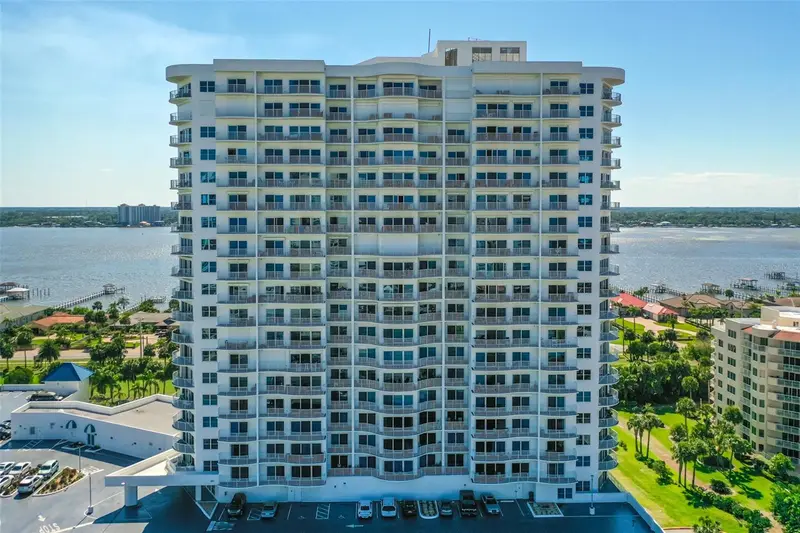 2 Oceans West Blvd #406, FL