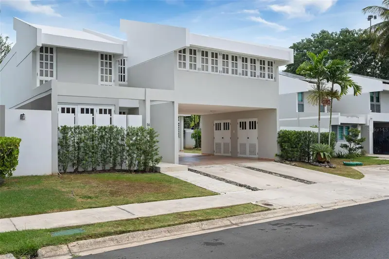 Urb Villas De San Ignacio Calle San Edmundo #14, PR