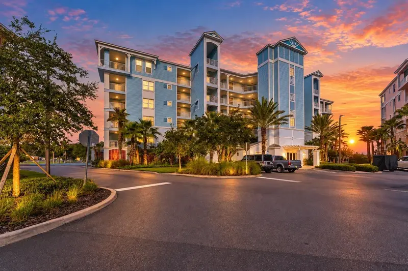 3 Riverwalk Dr #605, FL