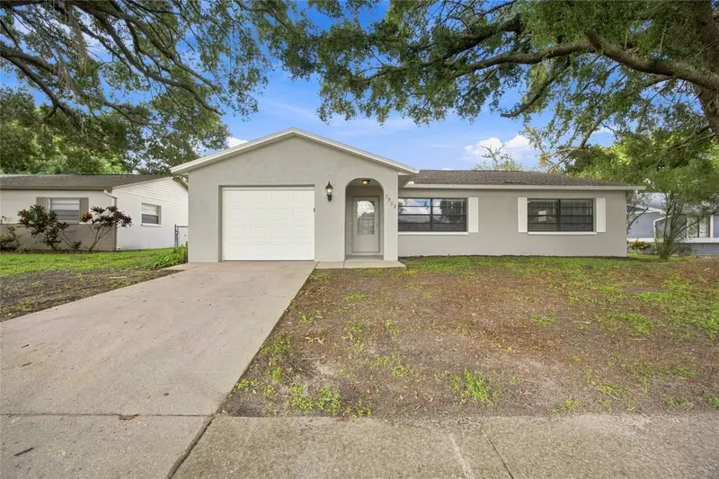 7902 Royal Stewart Dr, FL