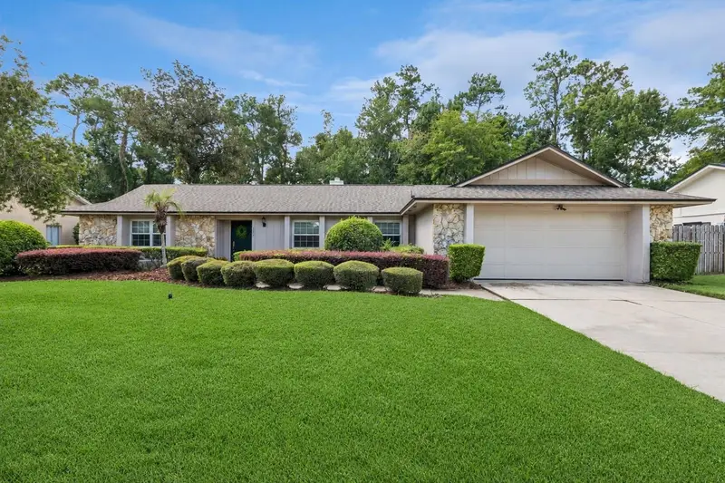 734 Riverbend Blvd, FL
