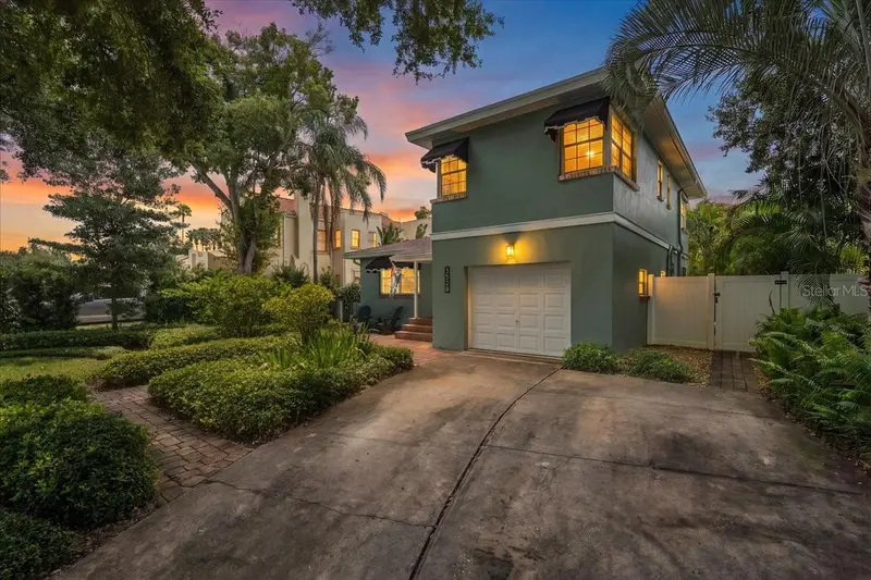 3528 Foster Hill Dr N, FL