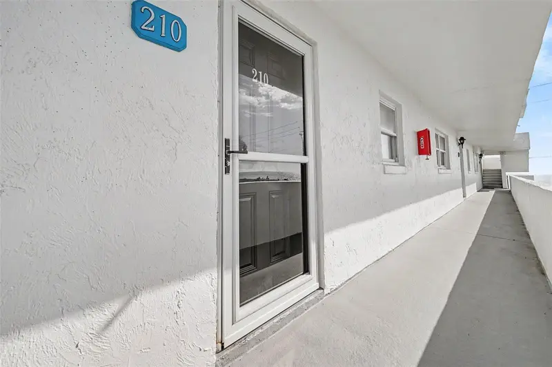 1926 Ocean Shore Blvd #2100, FL