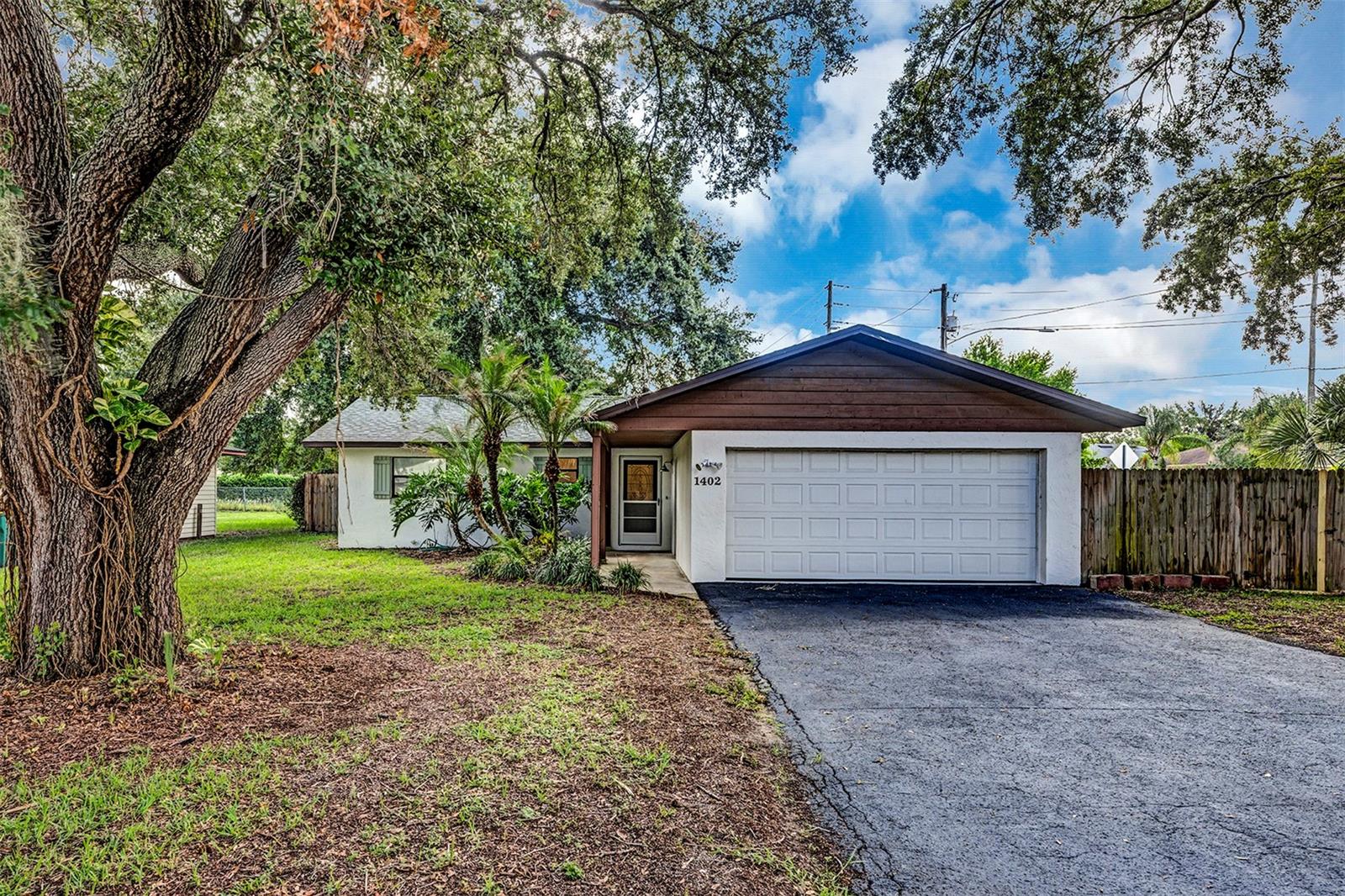 1402 Crystal Ct, FL
