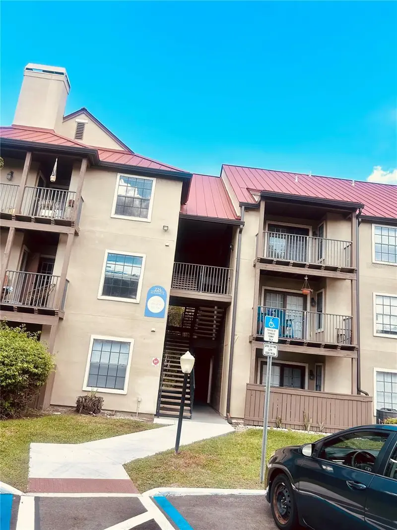 224 Afton Sq #203, FL