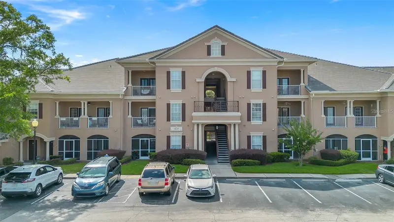 14226 Fredricksburg Dr #220, FL