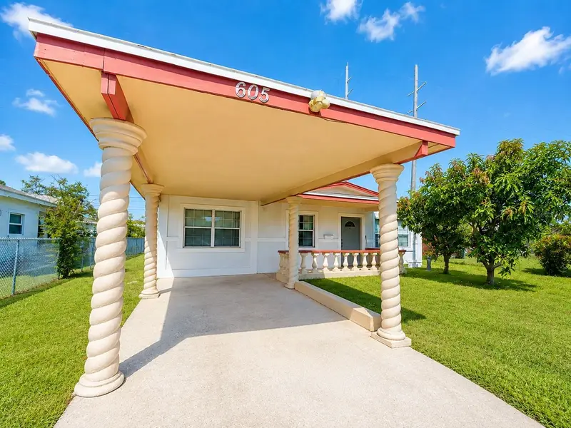 605 Carver Dr, FL