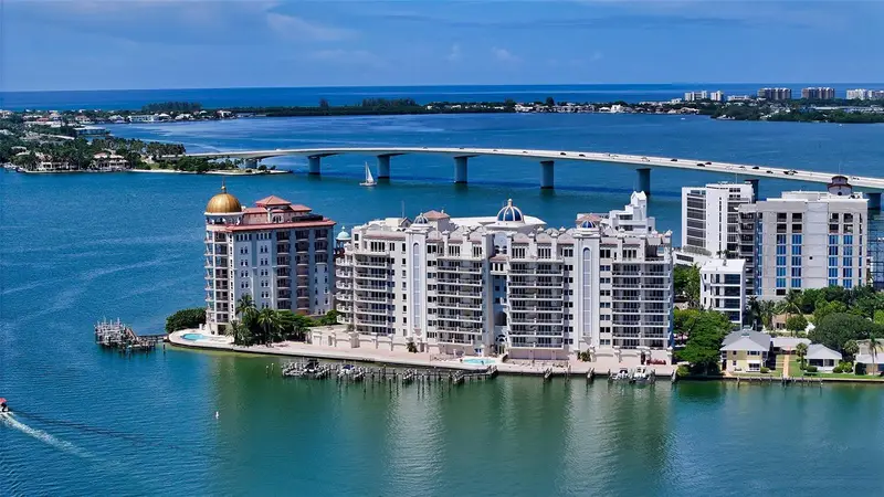 464 Golden Gate Pt #702, FL