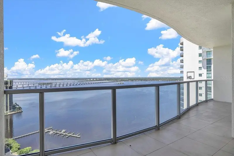 3000 Oasis Grand Blvd #2802, FL
