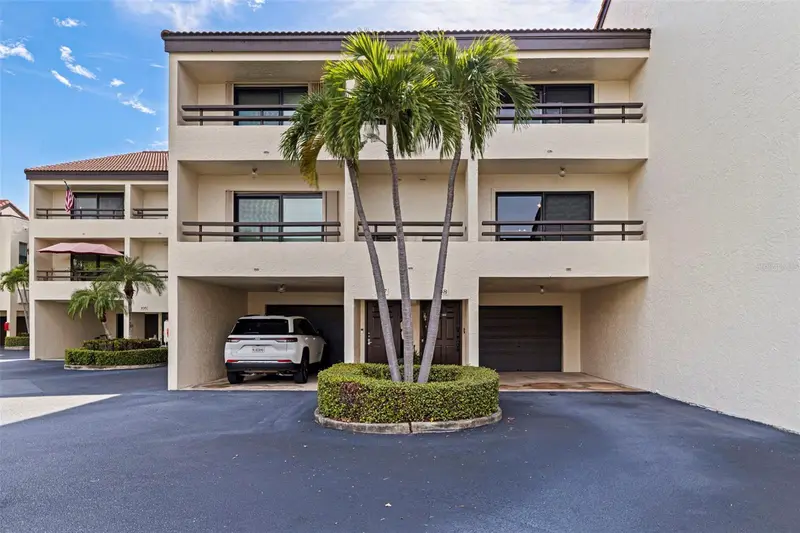 120 1st St E #108, FL