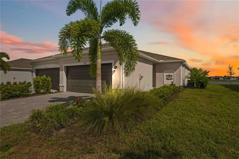 8757 Saint Kitts Cir, FL