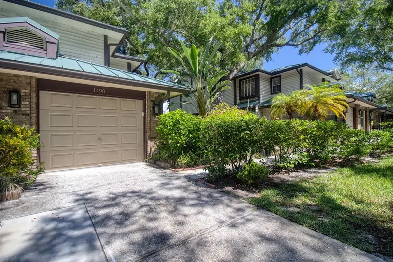1490 Mahogany Ln #706, FL