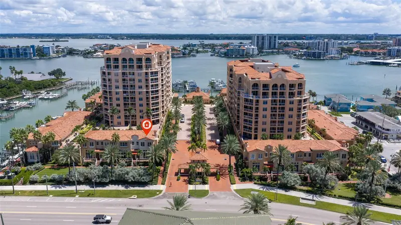 525 Mandalay Ave #11, FL