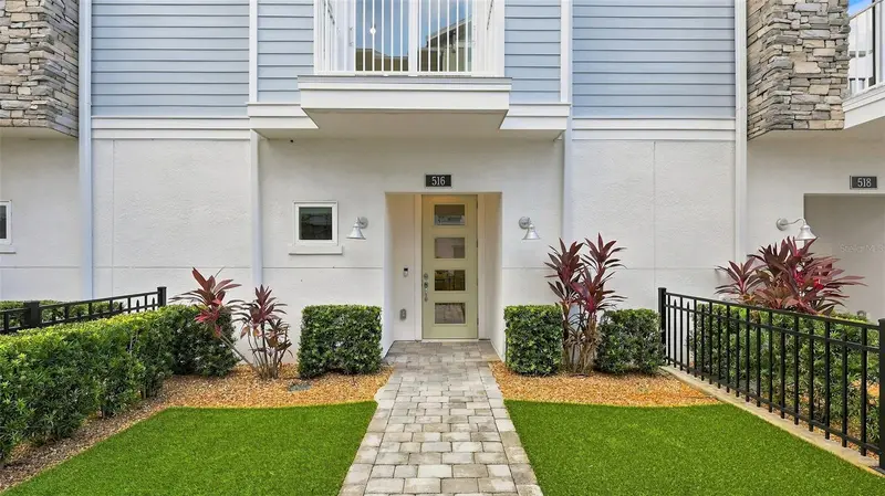 516 Laurel Park Dr, FL