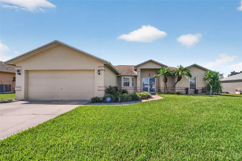 706 Highland Crest Loop, FL