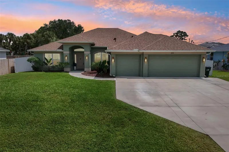 2718 N Chamberlain Blvd, FL