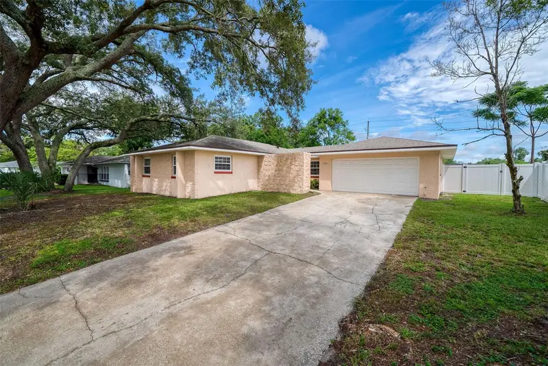 716 Laurel Way, FL
