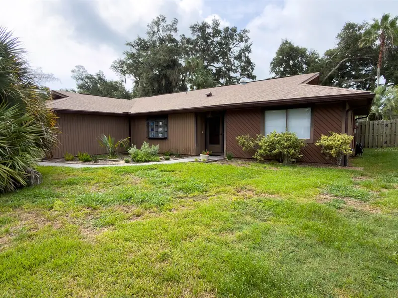 608 Touchstone Cir, FL