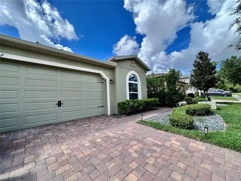 1557 Amber Leaf Cir, FL