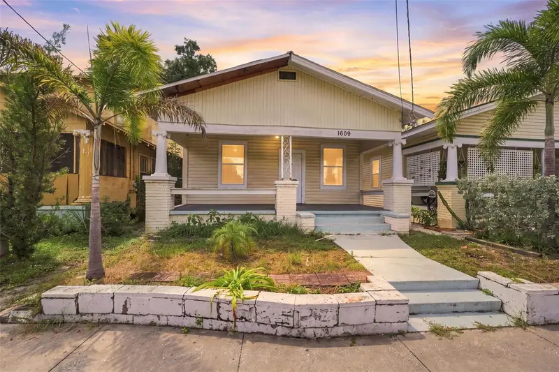 1609 E Lake Ave, FL