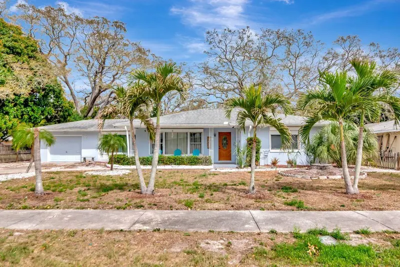 305 Baker Ave, FL