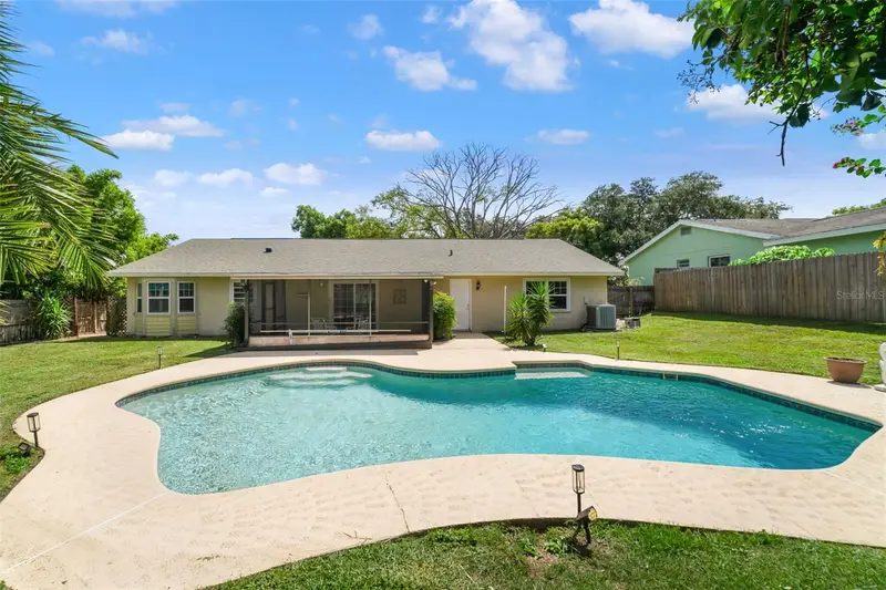 620 Arvern Dr, FL