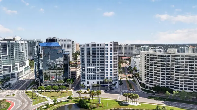 1233 N Gulfstream Ave #401, FL