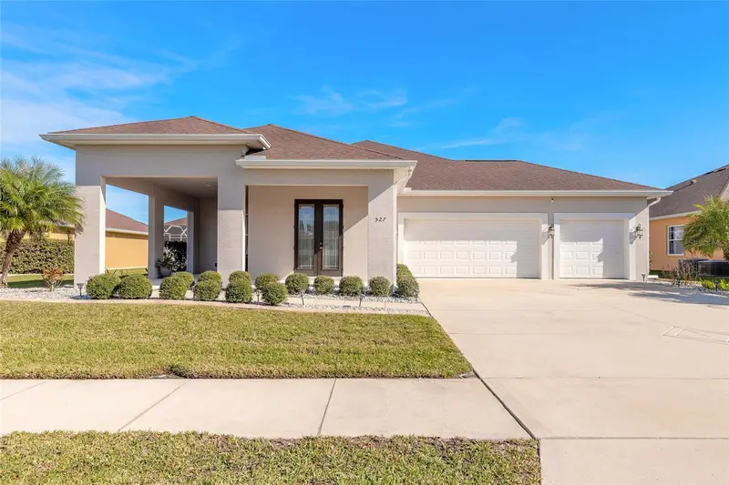 527 Luna Bella Ln, FL