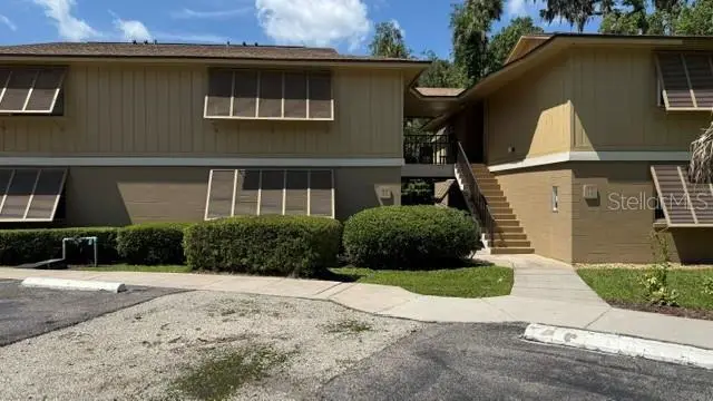 130 Jasmine Woods Ct #8a, FL