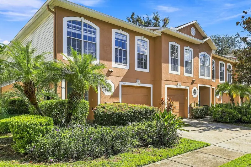 9912 Ashburn Lake Dr, FL