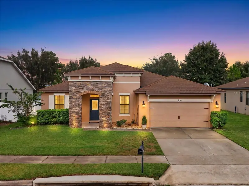810 Woods Landing Dr, FL