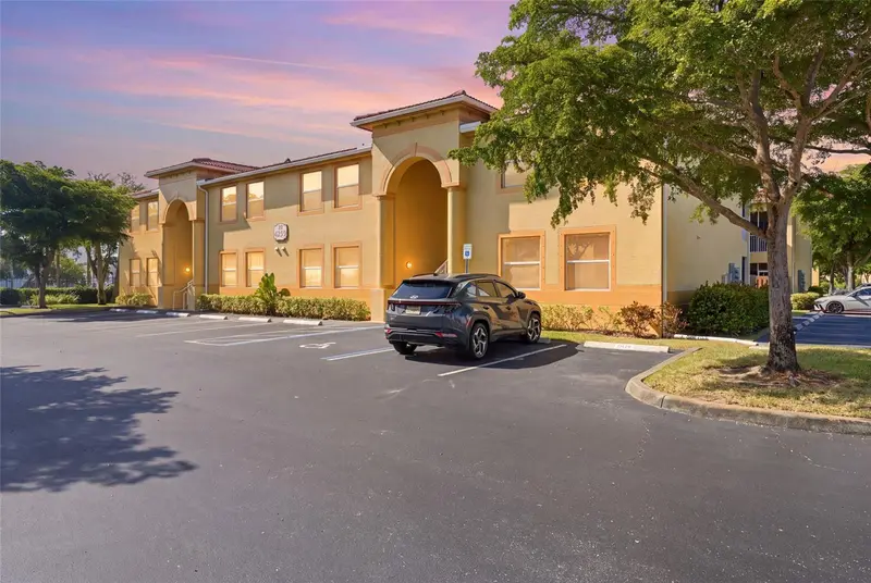 4259 Bellasol Cir #2013, FL