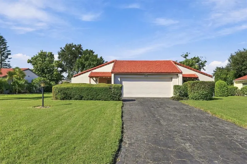 7232 Las Casas Dr #7232, FL