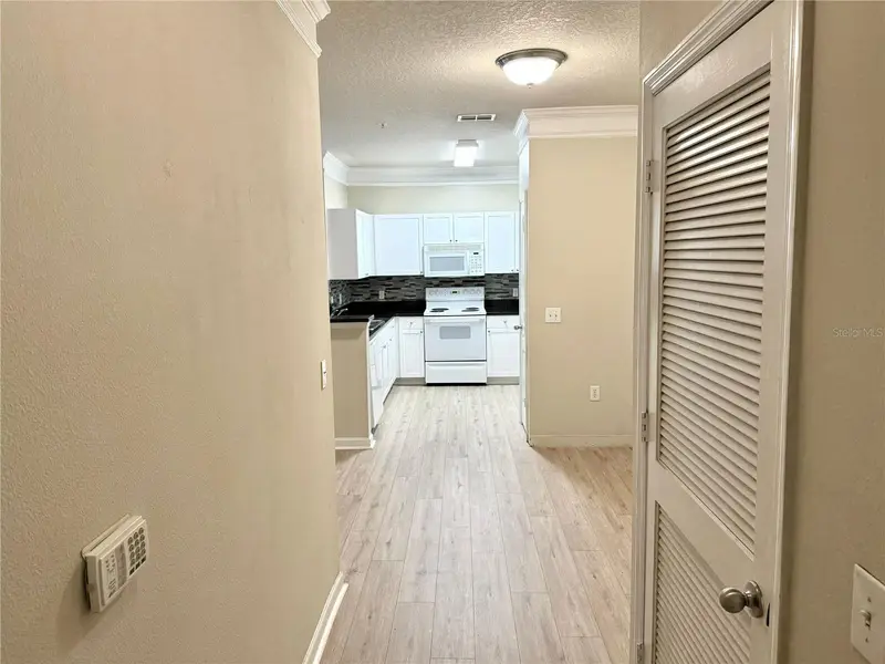 8842 Villa View Cir #307, FL