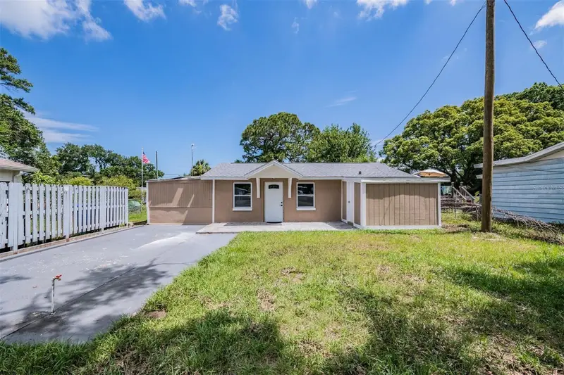 636 Stremma Rd, FL