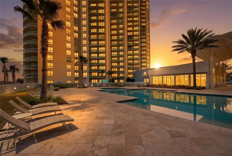 241 Riverside Dr #1006, FL