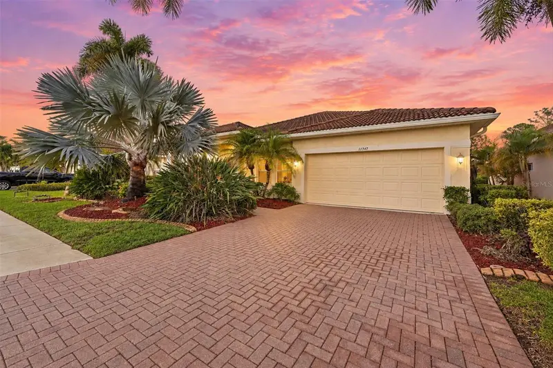 11347 Dancing River Dr, FL