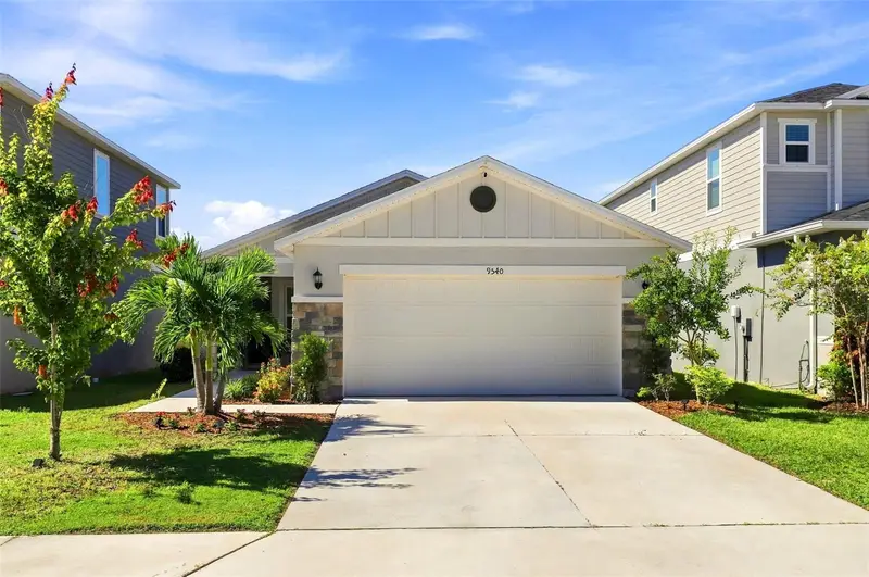 9540 Sandy Bluffs Cir, FL