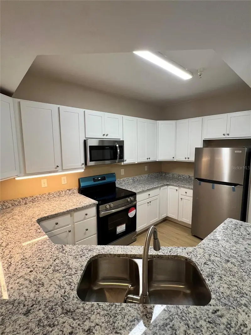 5512 Metrowest Blvd #12-201, FL
