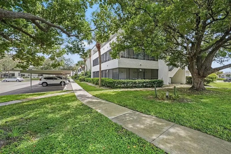 2585 Countryside Blvd #4108, FL