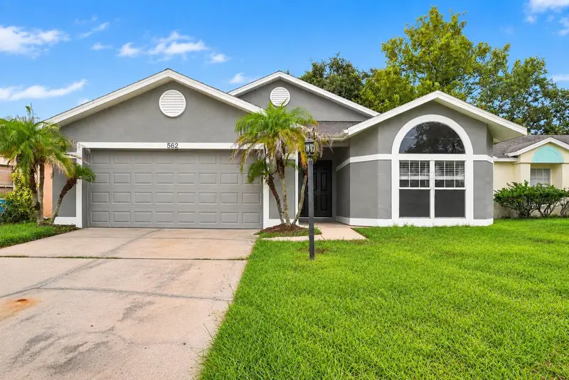 562 Short Pine Cir, FL
