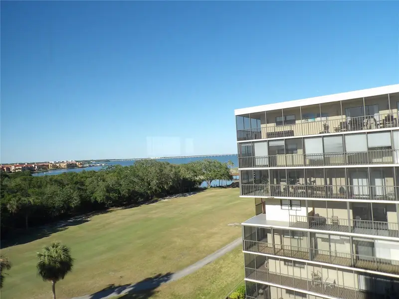 3300 Cove Cay Dr #6g, FL