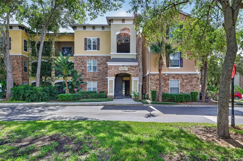 10103 Courtney Oaks Cir #302, FL