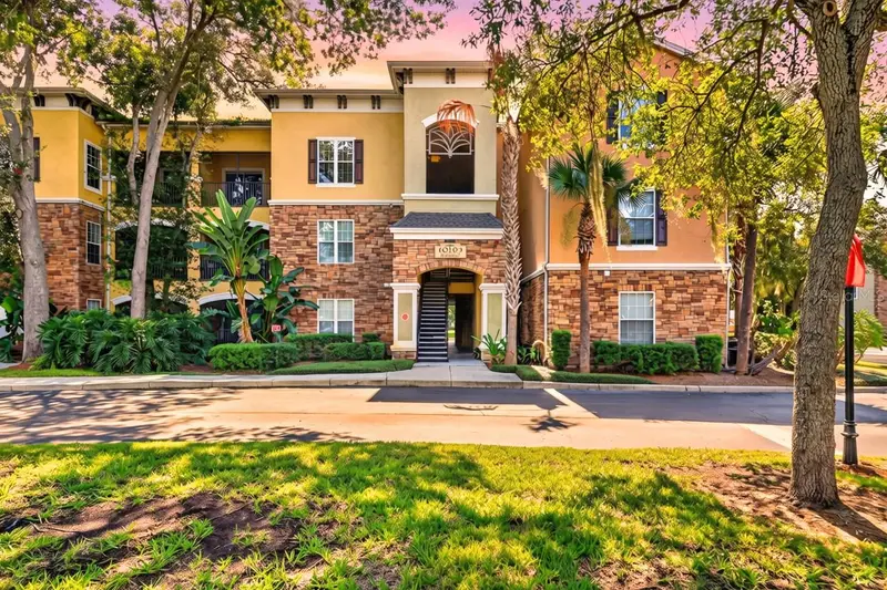 10103 Courtney Oaks Cir #302, FL